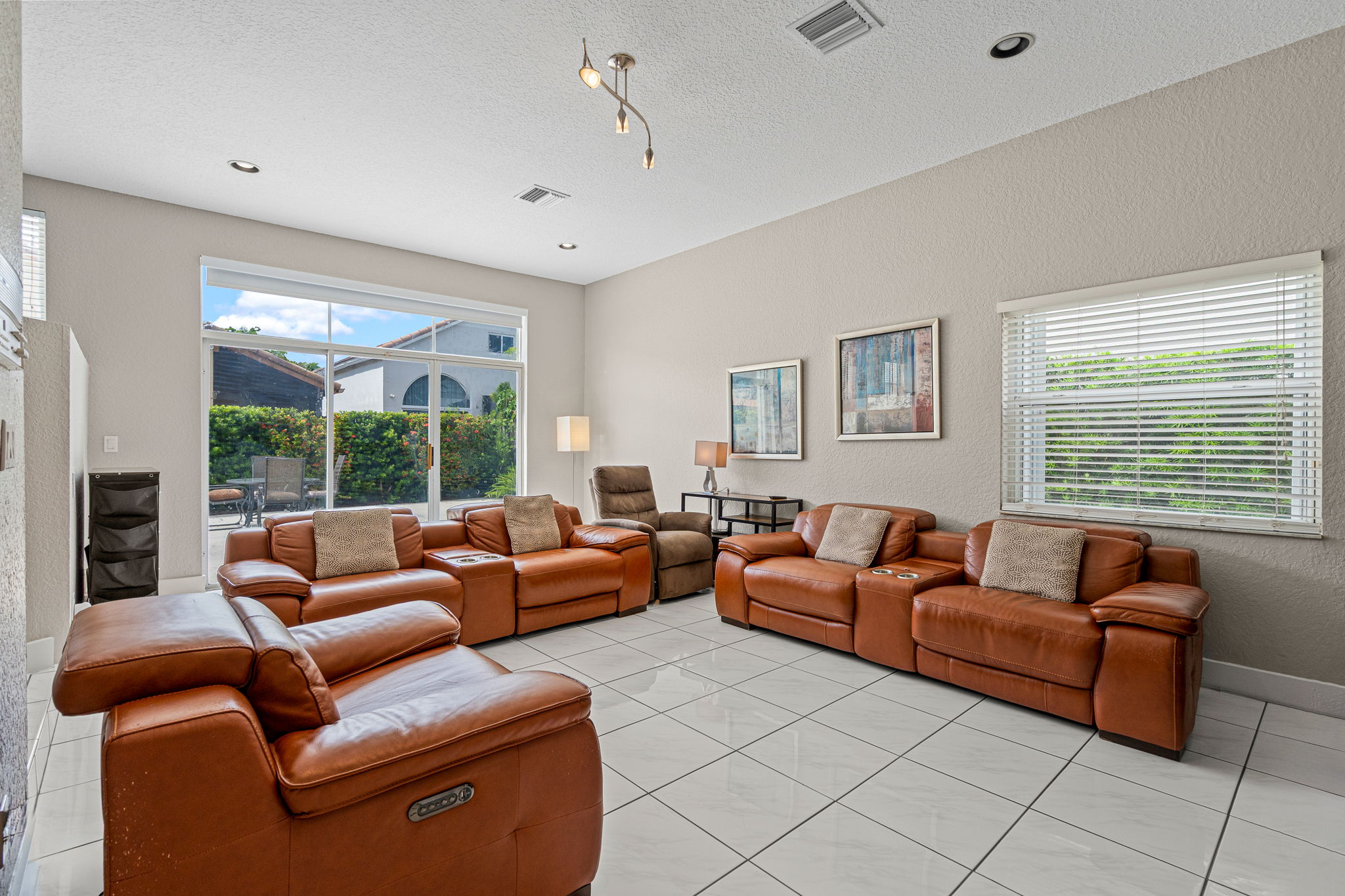 Featured doral property 20